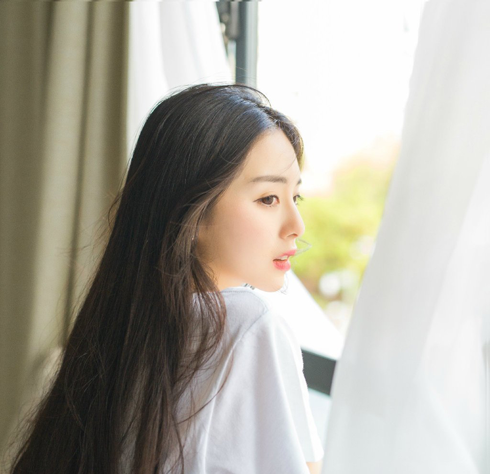 “的确有些冲突，只是……”邓贤苦笑道。